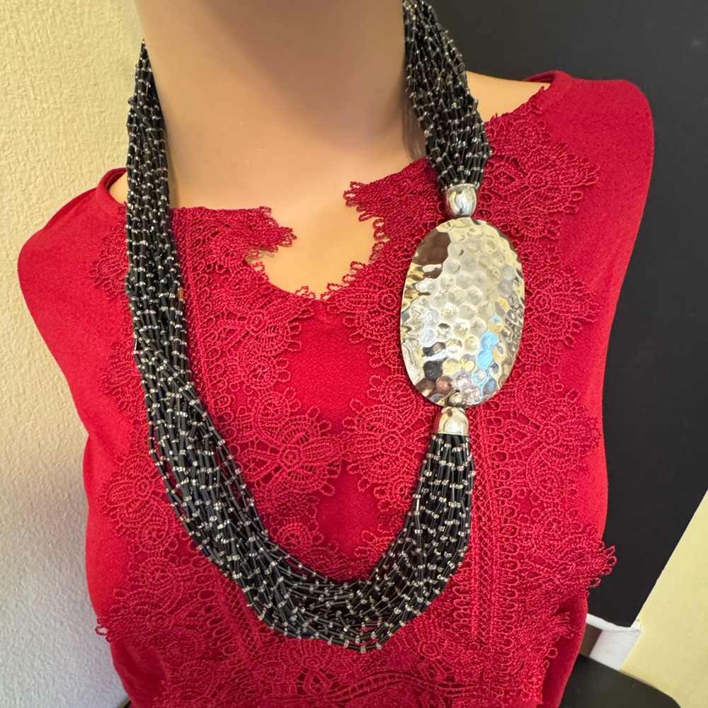 VTG black&clear multi strand bead necklace w/hammered oval side pendant accent